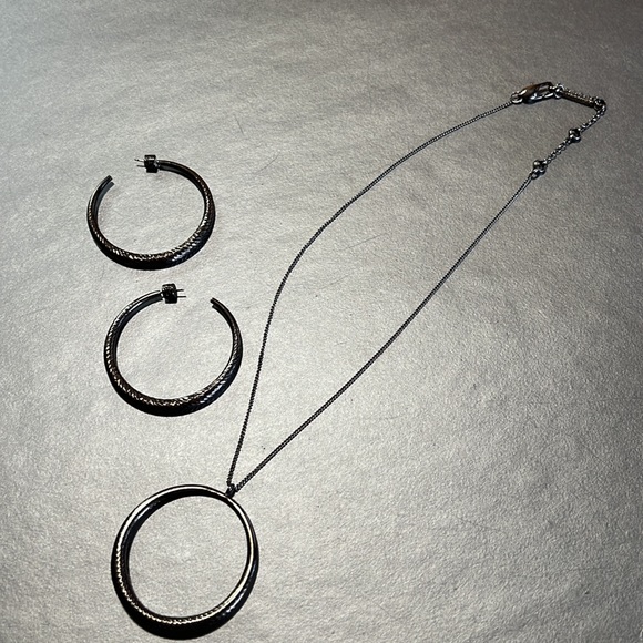 Kenneth Cole earrings/necklace set - Picture 1 of 8